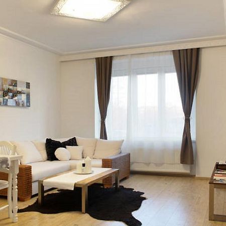 Apartment Argentinská 8 Praga Esterno foto