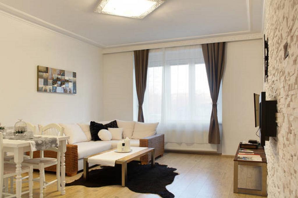 Apartment Argentinská 8 Praga Esterno foto